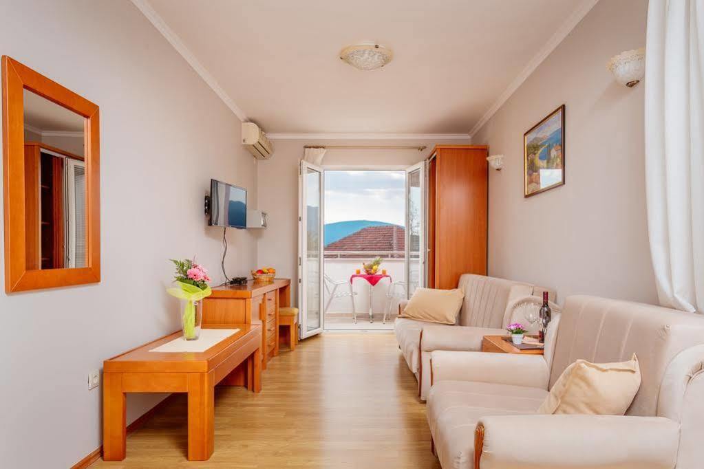 Perper Hotel Donja Lastva Extérieur photo
