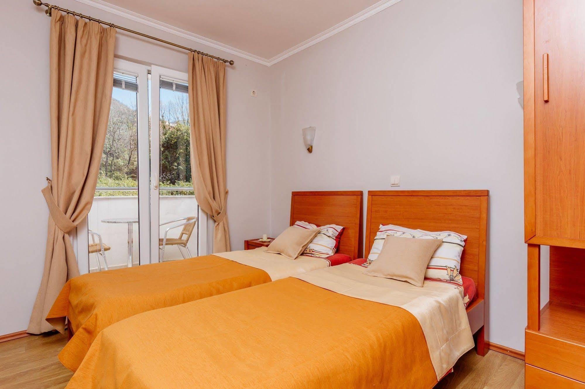 Perper Hotel Donja Lastva Extérieur photo